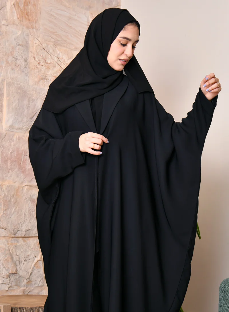 HAWRAA ABAYA Black wrap abaya with an elegant formal design and a wide cut