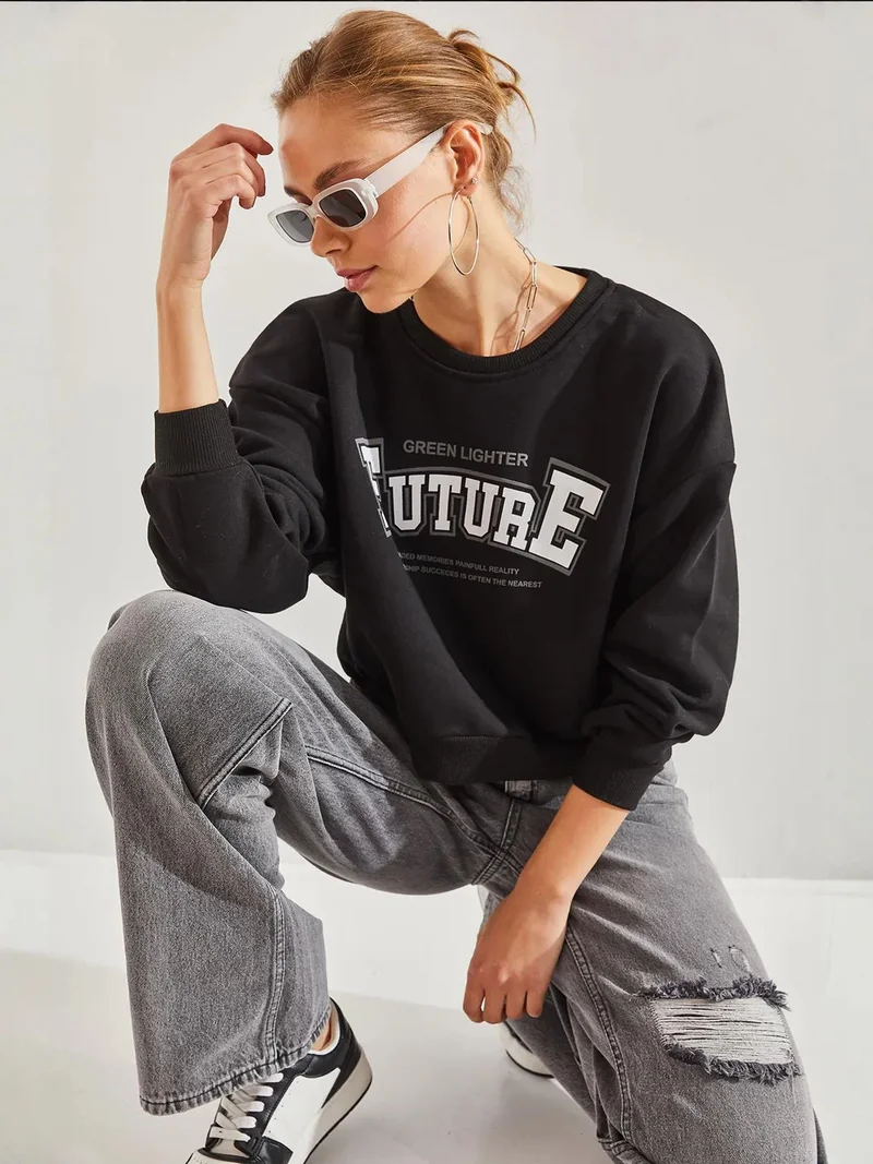 Bianco Lucci LUCCI Relaxed Fit Crop Sweatshirt with Motto Print