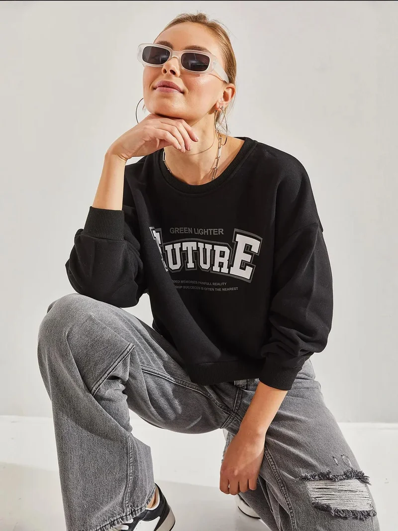 Bianco Lucci LUCCI Relaxed Fit Crop Sweatshirt with Motto Print