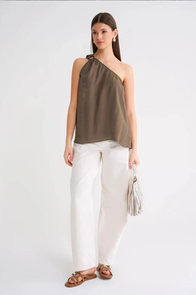 Mixray Mixray Asymmetrical Collar Accessory Detailed Top