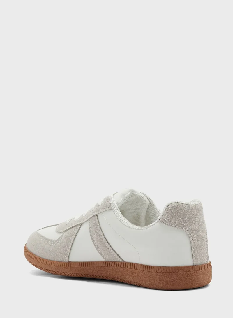 Truffle Women'S Low Top Lace Up Sneaker