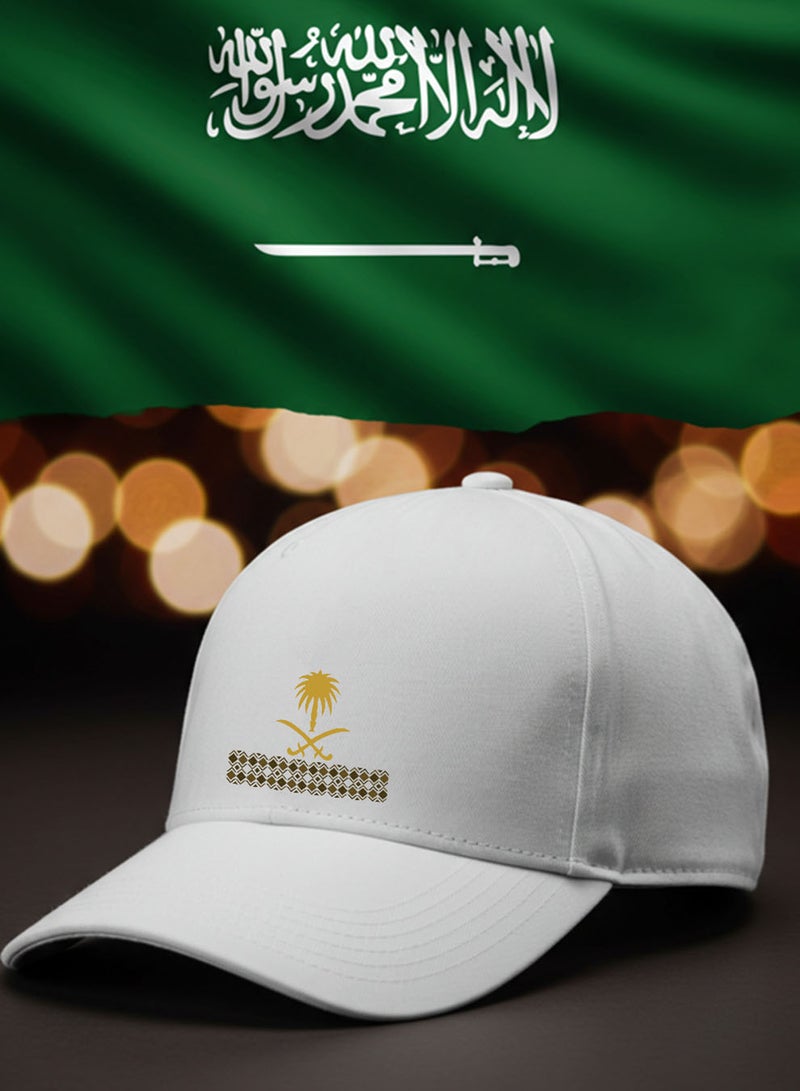 لوحة كاب مصنوع من القطن بتصميم لمناسبة اليوم الوطني السعودي وللتعبير عن حب الوطن في كل وقت - Image 3