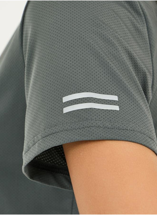 Styli Textured Chest Slogan Reflective Detail Short Sleeves Top  - Image 4