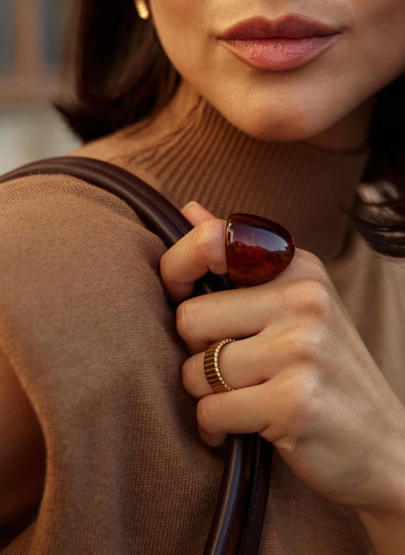 Large amber effect ring