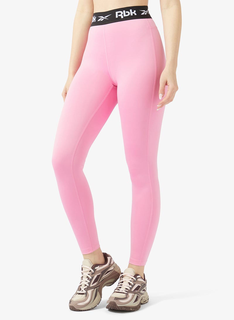 ريبوك بنطلون ضيق بطبعة عالية الخصر - Image 1