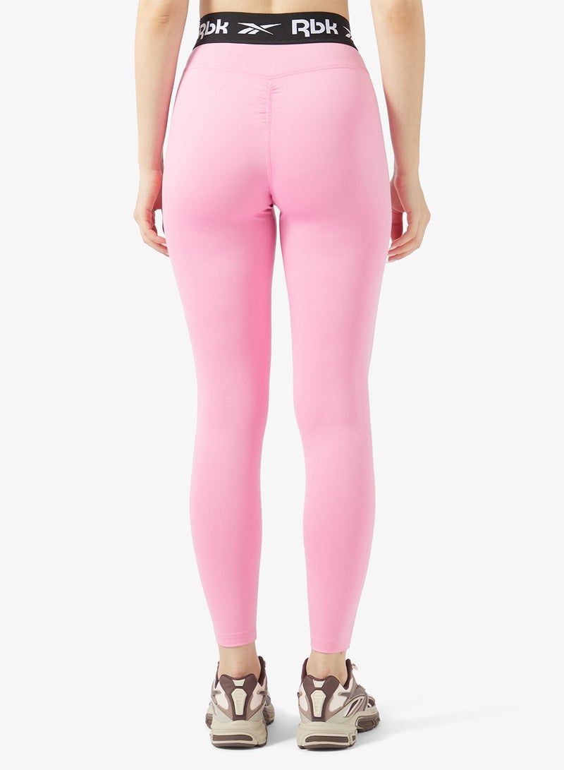 ريبوك بنطلون ضيق بطبعة عالية الخصر - Image 3