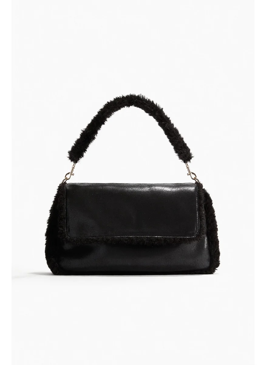 اتش اند ام Fluffy-Trim Shoulder Bag
