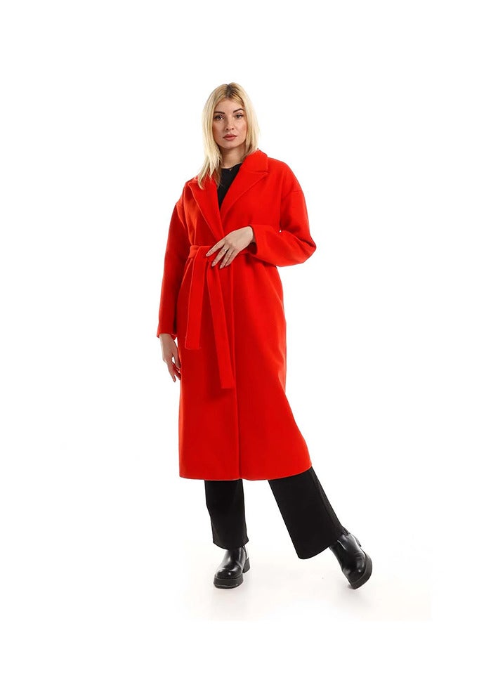 مستر.جو معطف مربوط جذاب للسيد جو ماكسي مع طوق مسنن وجيوب جانبية - أحمر