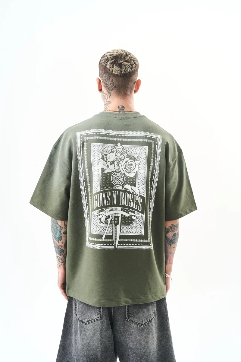 ريسباير تي شيرت رجالي مقاس كبير (Oversize) بطبعة "Guns Roses"، كاكي