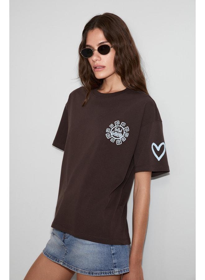 GRIMELANGE SAHARA Women's Soft and 100% Organic Cotton Print Detailed Brown T-Shirt. - Image 3