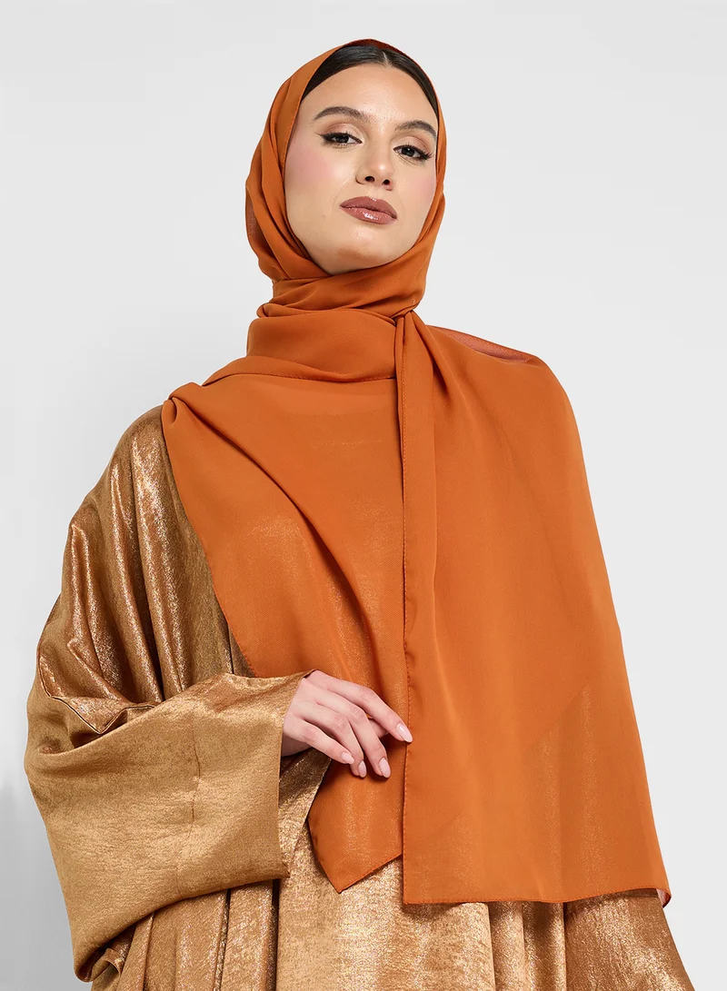 خزانة عباية لامعة