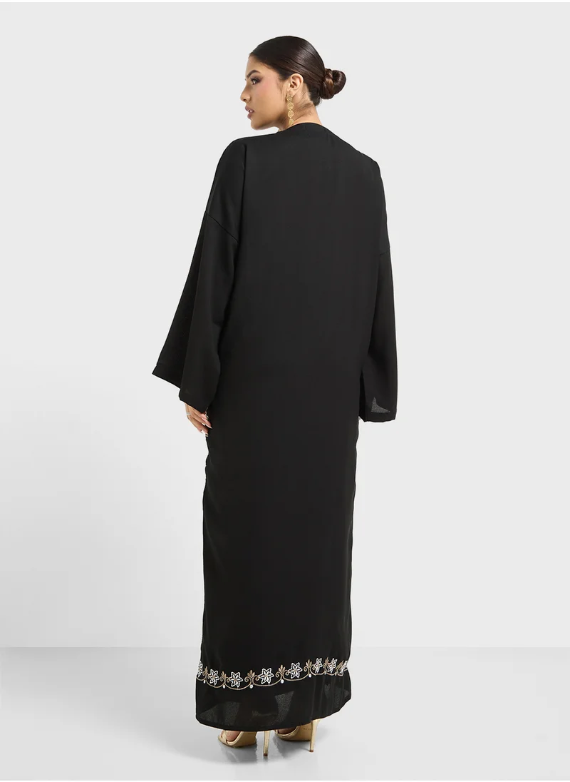 hayas closet Embroidered V-Neck Abaya