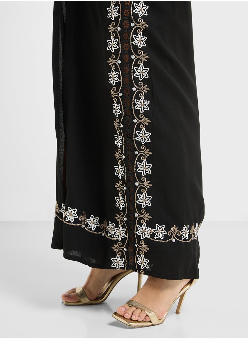 hayas closet Embroidered V-Neck Abaya  - Image 5