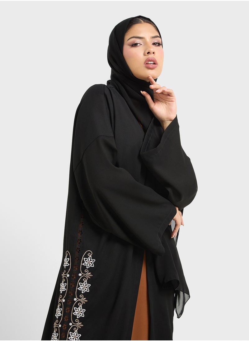 hayas closet Embroidered V-Neck Abaya  - Image 3