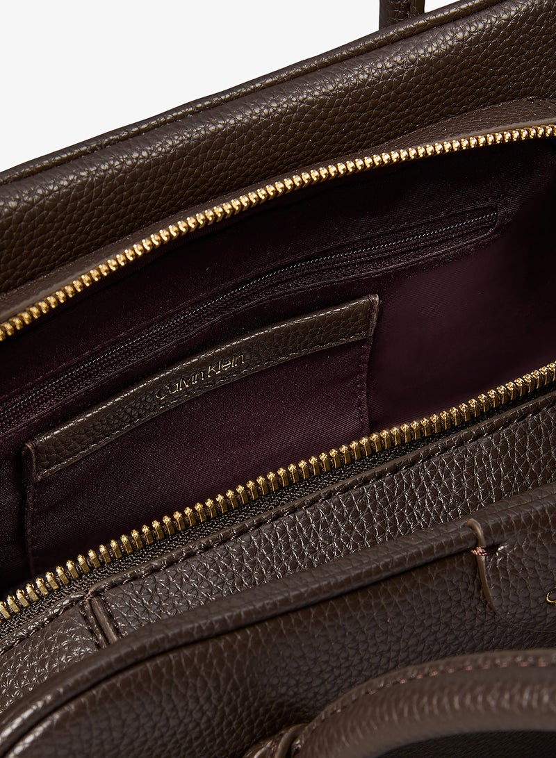 CALVIN KLEIN Emblem Pebble Grain Extended Side Shoulder Bag - Image 4