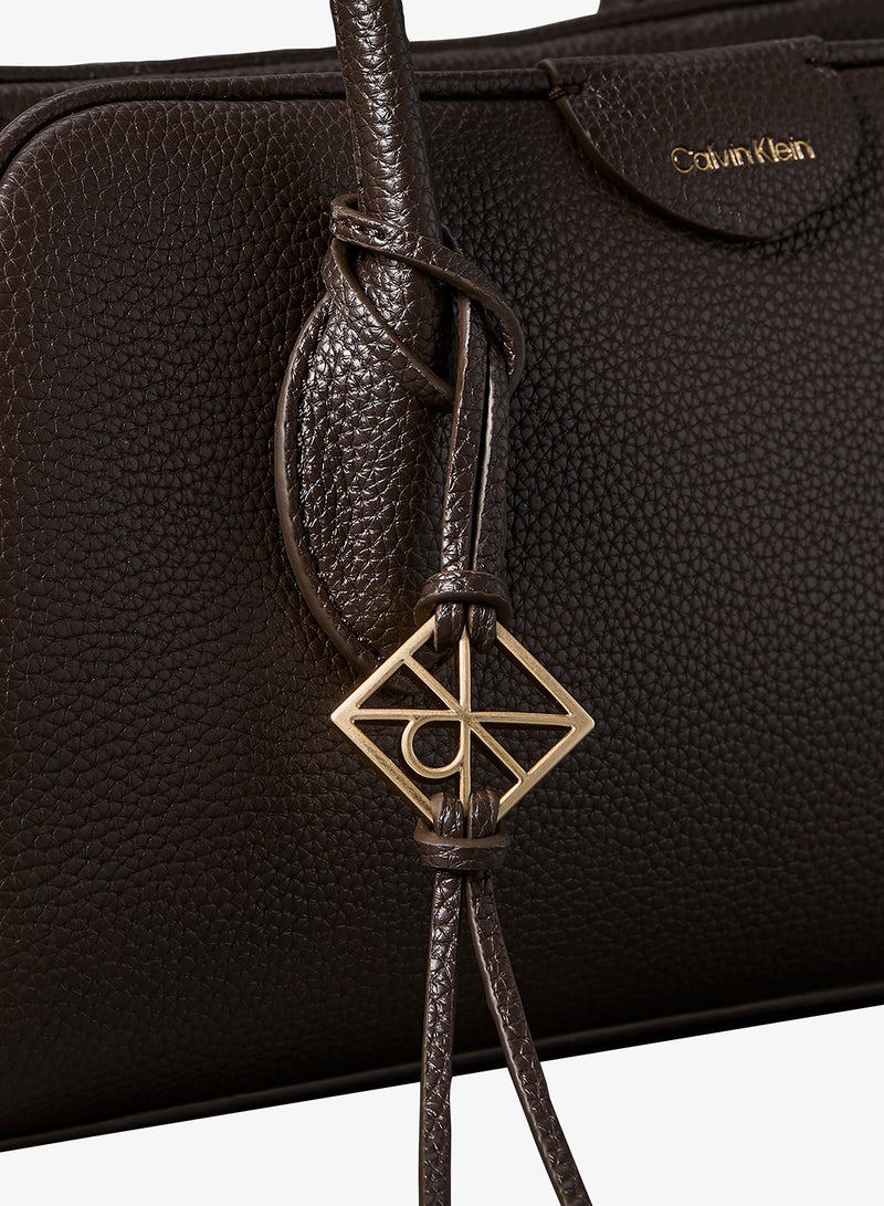 CALVIN KLEIN Emblem Pebble Grain Extended Side Shoulder Bag - Image 3