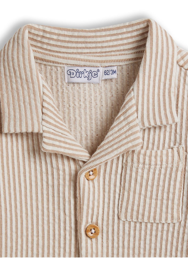 ديركجي طقم ديركيه للأولاد قطعتين - قميص بياقة وشورت كارجو بنسيج مزخرف - Image 4