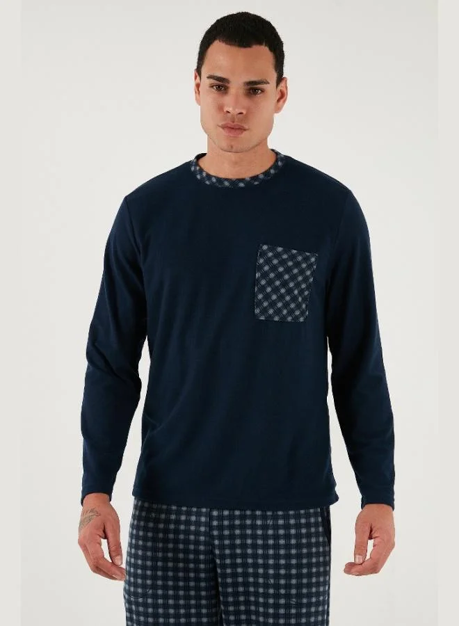 بوراتي طقم بيجامة رجالي من بوراتي بنقشة مربعات ونسيج ناعم بقصة عادية وأكمام طويلة