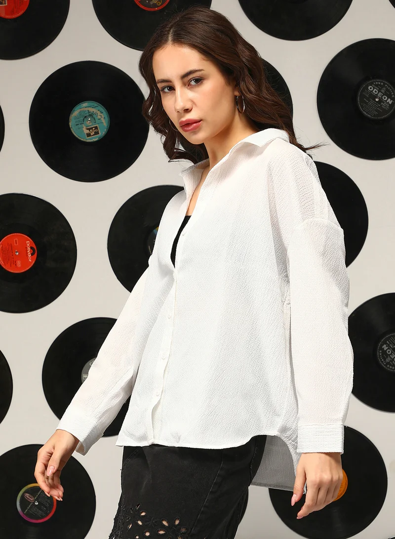 Campus Sutra Women's Daisy White Wrinkled Oversized Shirt For Casual Wear | Spread Collar | Long Sleeves | Button Closure | Oversized Shirt Crafted With Comfort Fit For Everyday Wear