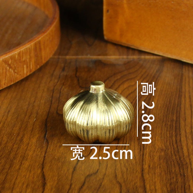 Brass Winning in Holding Handles Creative Bronze Rotatable Pure Copper Metal Crafts Garlic Decoration Small Bronze Ware The winning ticket (bead rope) weighs about 125g 