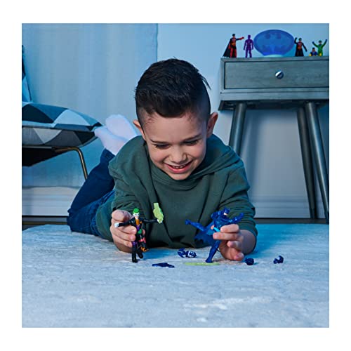 DC Comics Batman 4-inch Action Figure with 3 Mystery Accessories, for Kids Aged 3 and up - Image 5