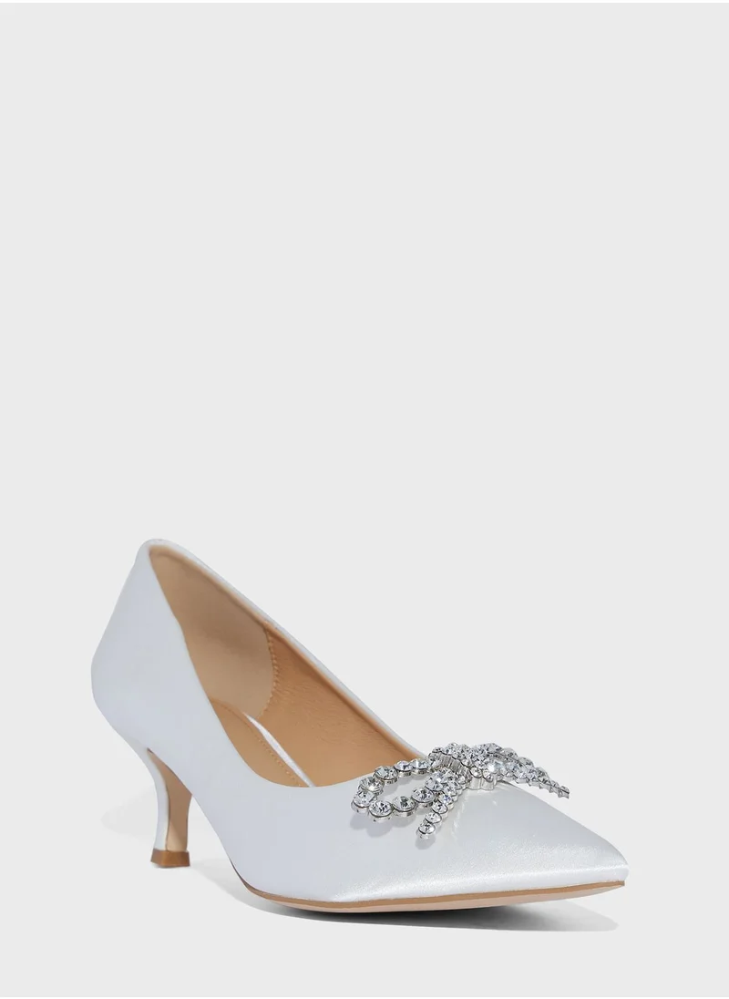 ترافل من نمشي Low Heel Pump With Diamante Bow