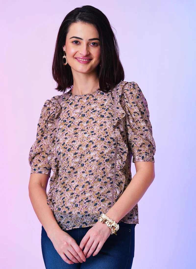 جلو باص بلوزة نسائية بطبعات زهور وأكمام منفوشة وتفاصيل مكشكشة شبه شفافة