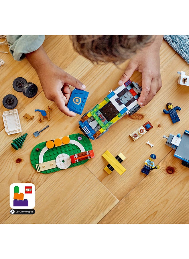 LEGO - مجموعة ألعاب بناء تدريب كلب الشرطة المتنقل في المدينة 60369 للأطفال من عمر 5 سنوات فأكثر؛ تشمل سيارة دفع رباعي، مقطورة، أرجوحة، قضيب قفز، خطوات أقدام، شخصيتين صغيرتين و2 شخصيات كلب، بما في ذلك جرو (197 قطعة) - Image 1