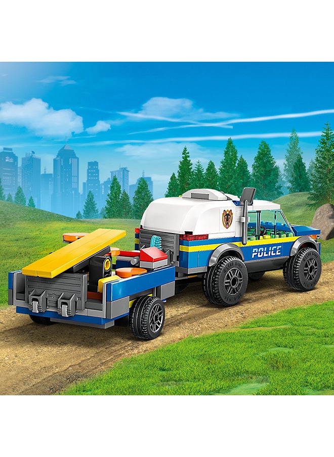 LEGO - مجموعة ألعاب بناء تدريب كلب الشرطة المتنقل في المدينة 60369 للأطفال من عمر 5 سنوات فأكثر؛ تشمل سيارة دفع رباعي، مقطورة، أرجوحة، قضيب قفز، خطوات أقدام، شخصيتين صغيرتين و2 شخصيات كلب، بما في ذلك جرو (197 قطعة) - Image 1