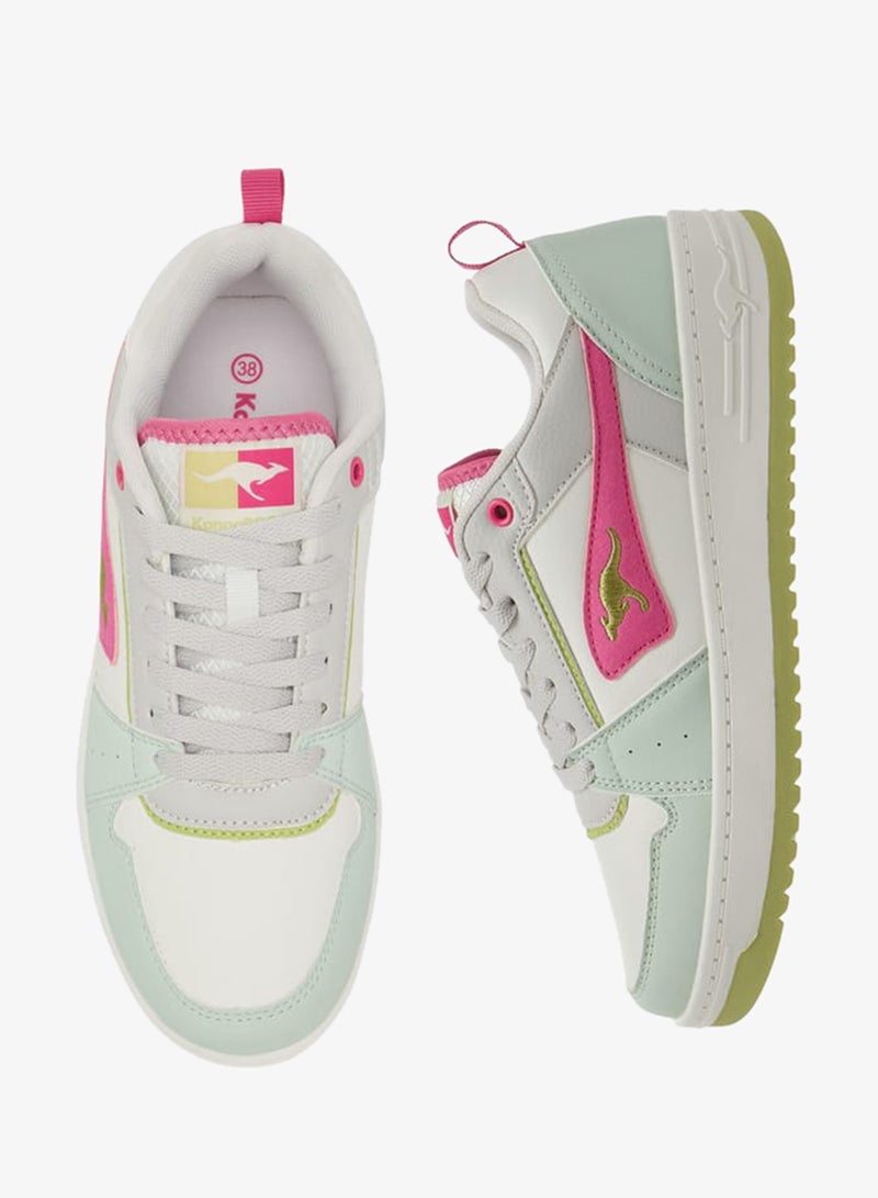 كانغاروس حذاء رياضي نسائي بأربطة وتفاصيل متباينة - Image 3