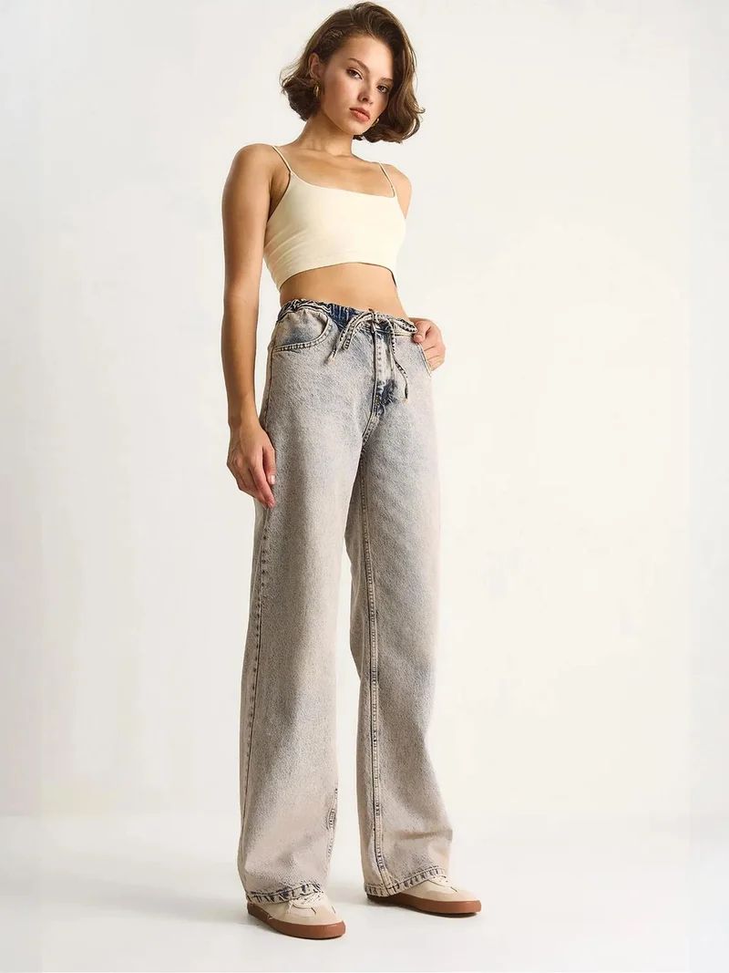 بيانكو لوتشي بنطلون جينز نسائي بخصر عالٍ وساق مستقيمة من لوتشي