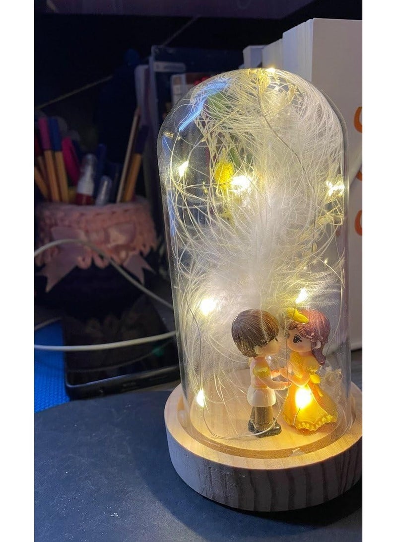 A rose in a dome of roses, plants and elegant feathers in white, yellow and green, with LED lighting inside a glass dome with a wooden base, with a queen and a crown and the king in front of her, for romantic home decor and a gift for Valentine's Day, wedding anniversary and birthday, multi-colored - Image 2