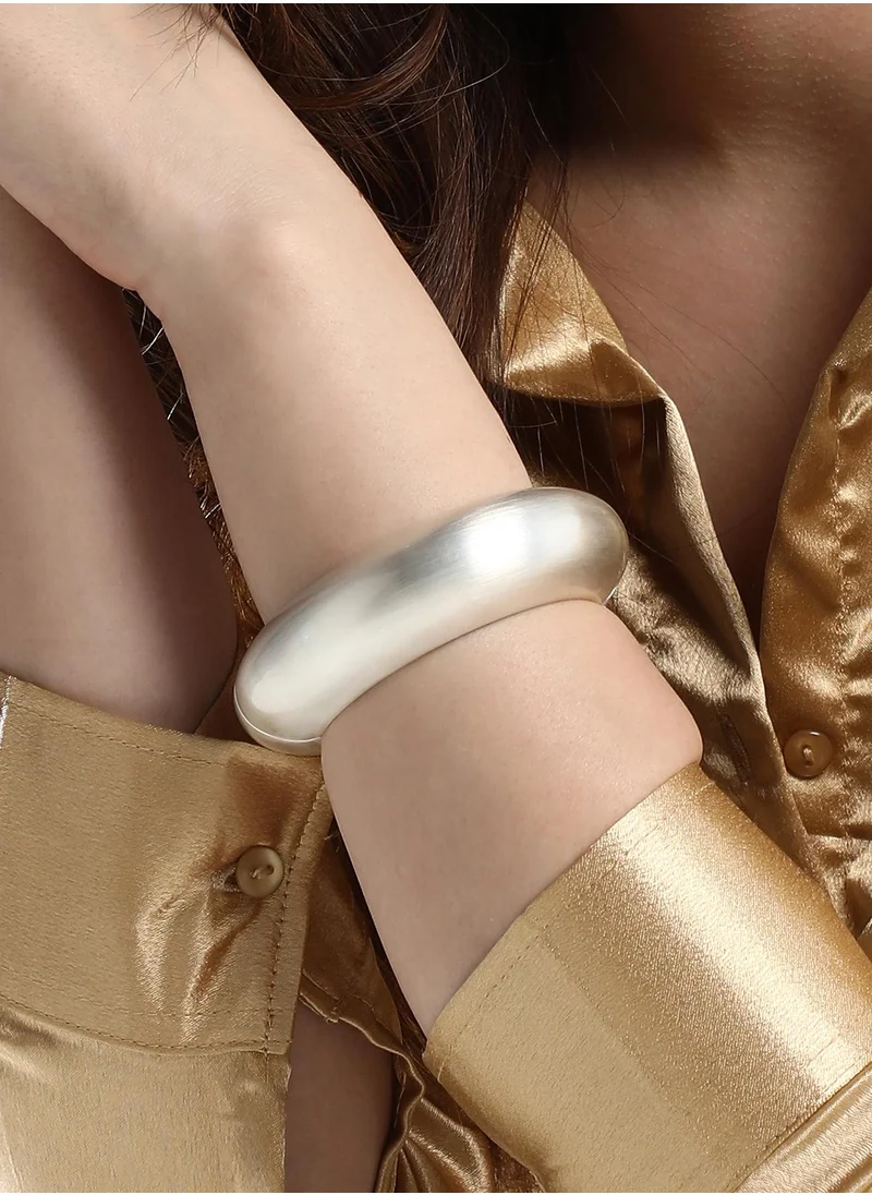 سوهي Women's The Chunky-Curve Bangle Bracelet
