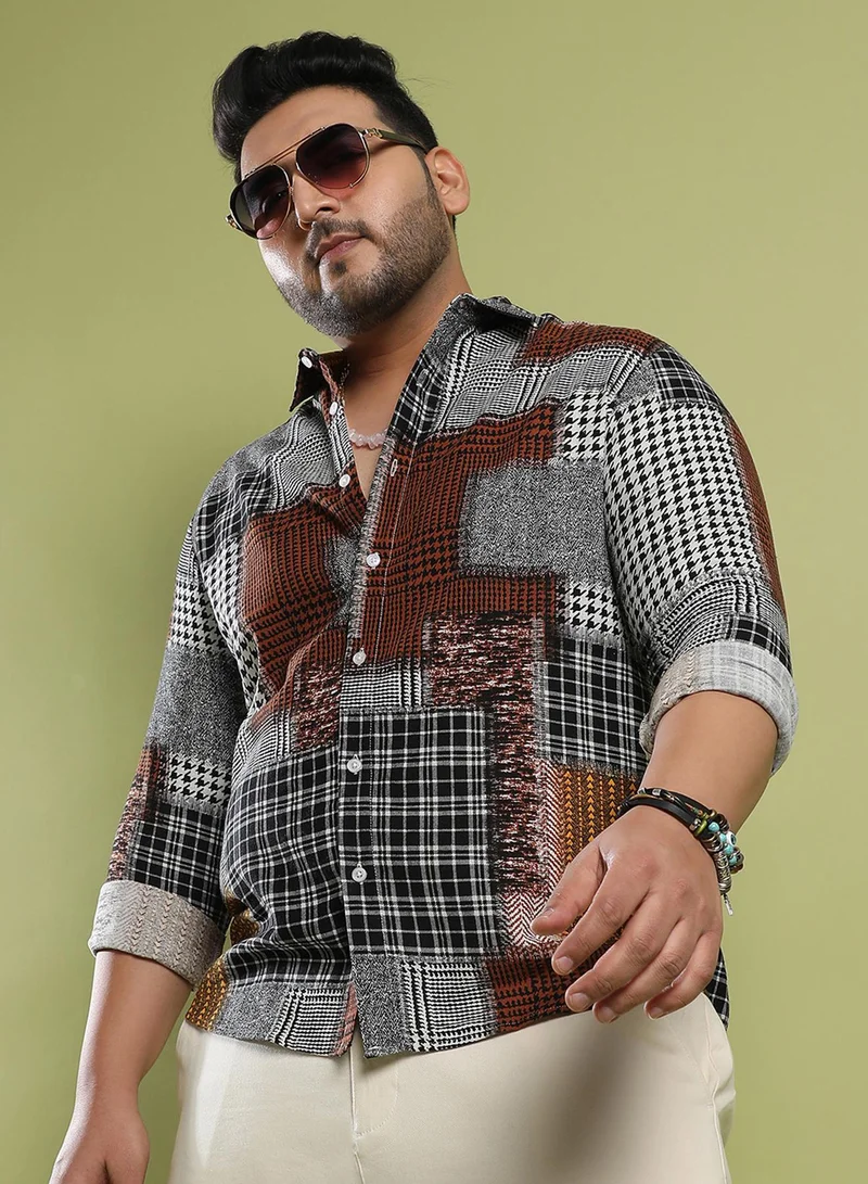 انستافاب بلس قميص رجالي بني بنقشة شيفرون من إنستافاب بلس للملابس الكاجوال بياقة سبيد وأكمام طويلة وفتحة أزرار وقطن مريح للملابس اليومية