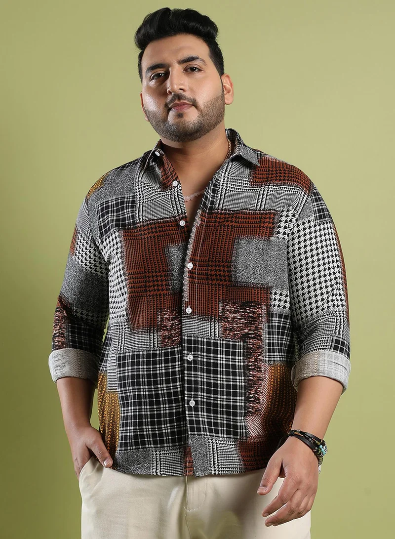 انستافاب بلس قميص رجالي بني بنقشة شيفرون من إنستافاب بلس للملابس الكاجوال بياقة سبيد وأكمام طويلة وفتحة أزرار وقطن مريح للملابس اليومية