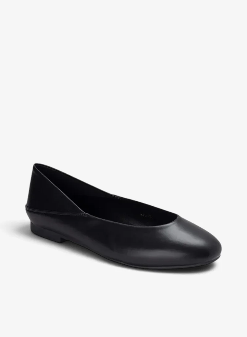 Bata Round Toe Ballerinas