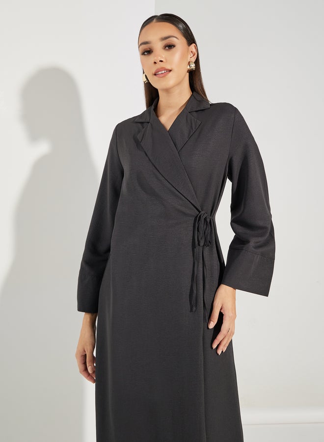 ستايلي عباية ملفوفة بياقة ستيل نوتش مع حزام خصر - Image 2