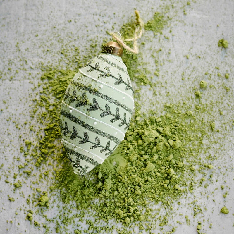 Kaemingk زخرفة كريستماس زجاجية خضراء من كامينغك بتصميم ورقة للتزيين الداخلي والخارجي - 8 سم، قطعة واحدة متنوعة - Image 2