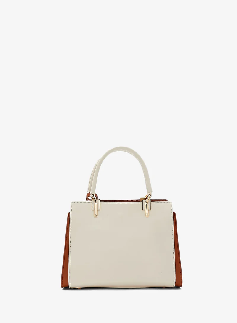 خزانة شنطة عملية بألوان متباينة