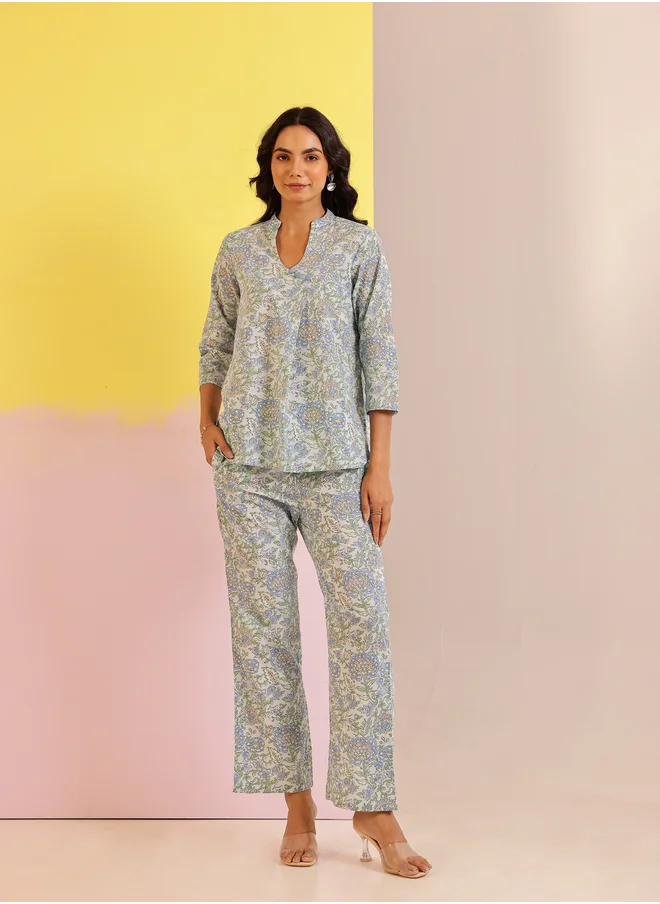 sanskrutihomes Sanskrutihomes Printed V-Neck Top and Pants Co-Ords