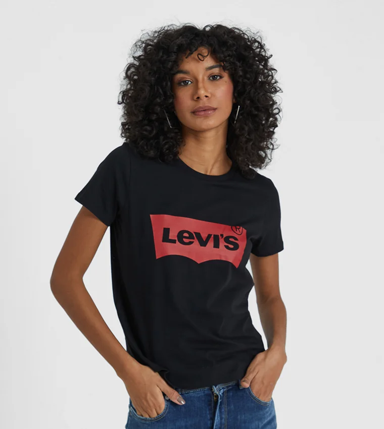 ليفايز تيشيرت نسائي بياقة دائرية وشعار الماركة