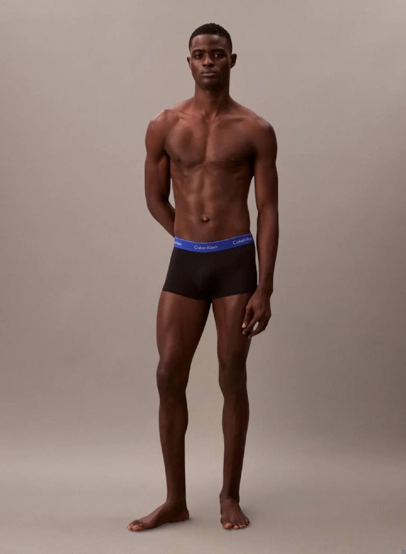 كالفن كلاين طقم سراويل داخلية قصيرة بخصر منخفض من تشكيلة Icon Cotton Stretch من 3 قطع - Image 2