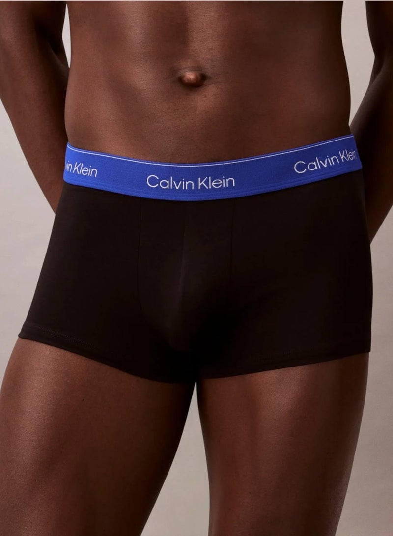 كالفن كلاين طقم سراويل داخلية قصيرة بخصر منخفض من تشكيلة Icon Cotton Stretch من 3 قطع - Image 5
