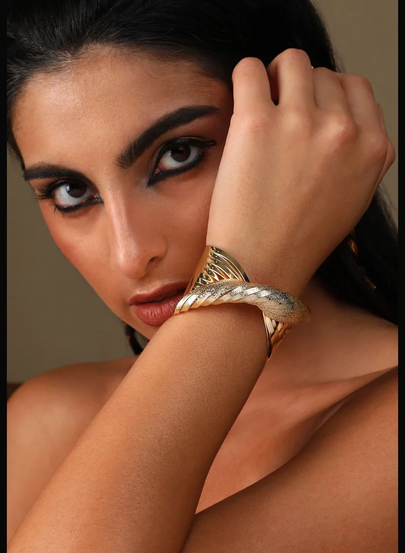 SOHI Gold Plated Designer Stone Party Bracelet For Women