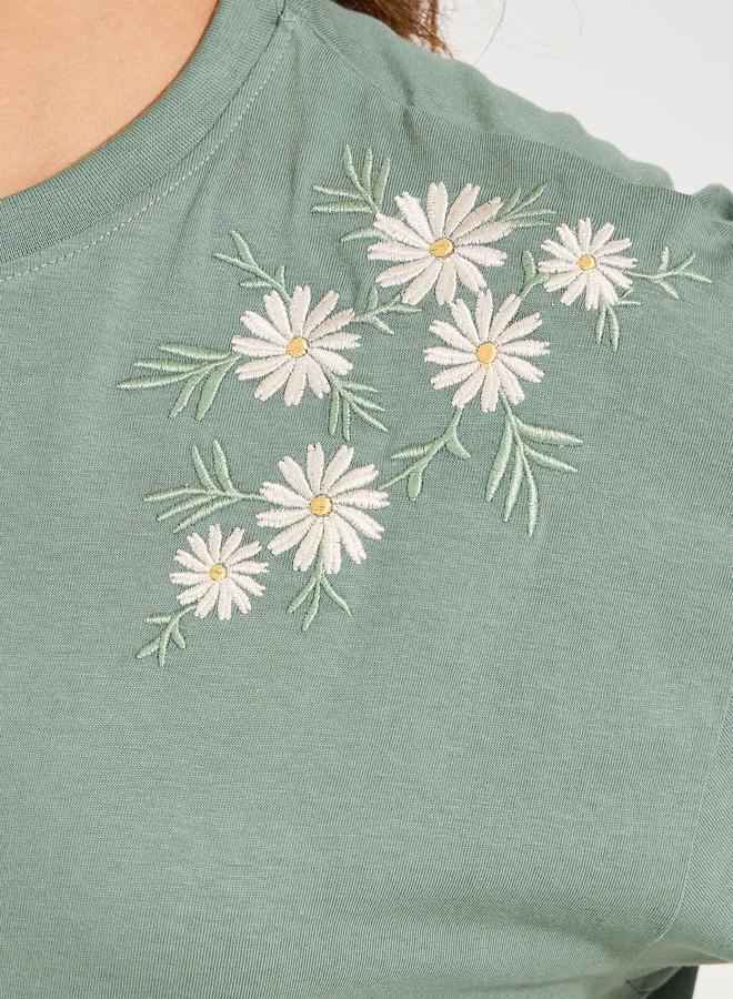 ستايلي تيشيرت قطن فضفاض بتفاصيل مُطرّزة - Image 4