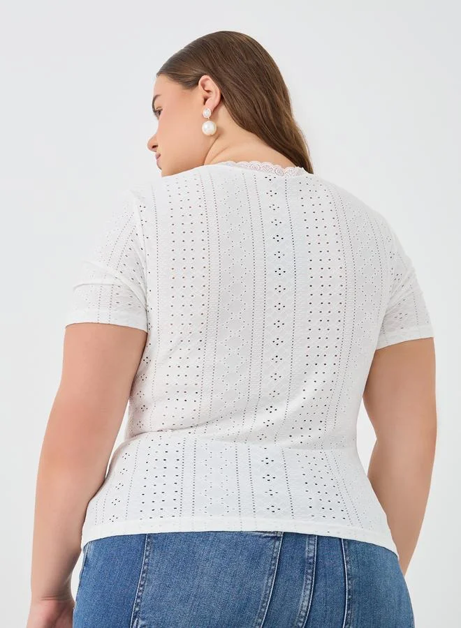 Styli Styli Plus Size Embroidered Short Sleeve T-Shirt