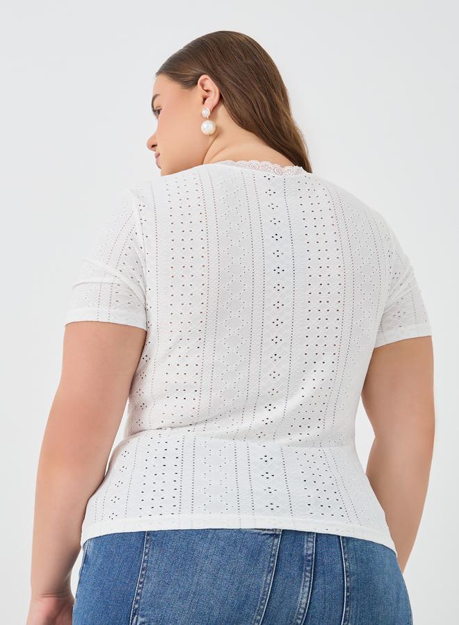 Styli Styli Plus Size Embroidered Short Sleeve T-Shirt - Image 4