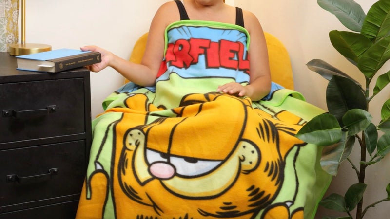 Silver Buffalo Garfield Hanging On Fleece Throw Blanket  45"" x 60"" - Image 2