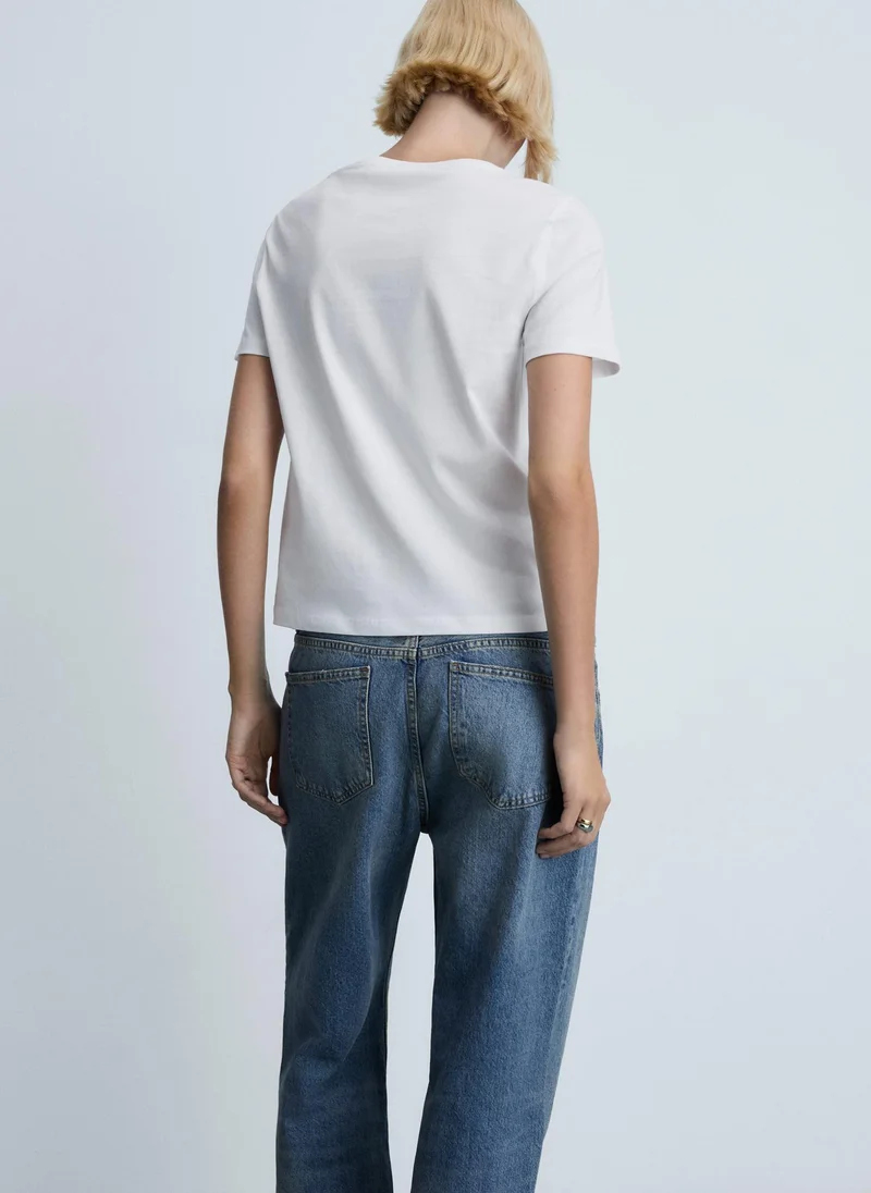 مانجو Essential V-Neck T-Shirt