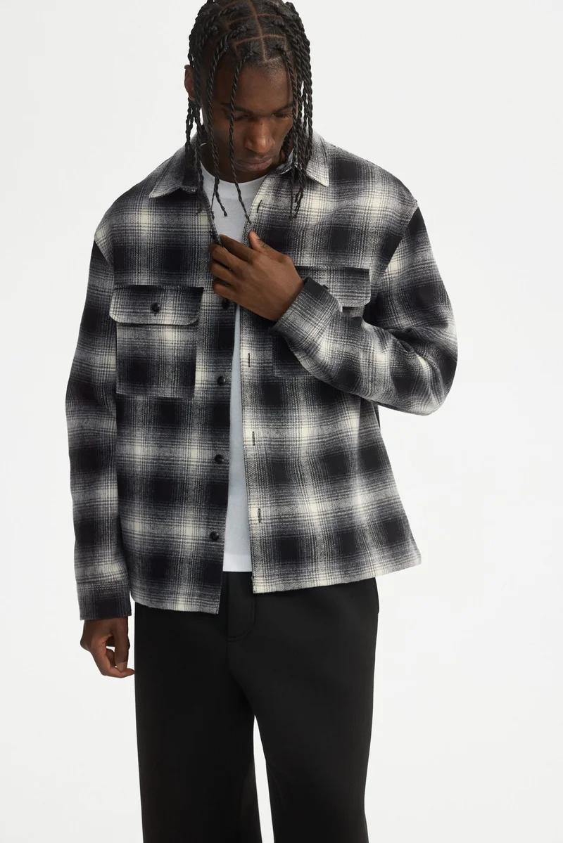 اتش اند ام جاكيت خفيف من الفلانيل بقصّة عادية